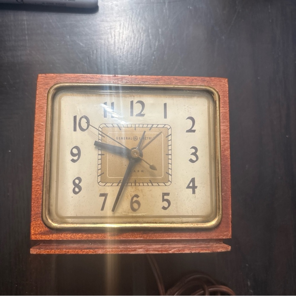 VINTAGE GENERAL ELECTRIC GE ALARM CLOCK USA SOLID WOOD BODY